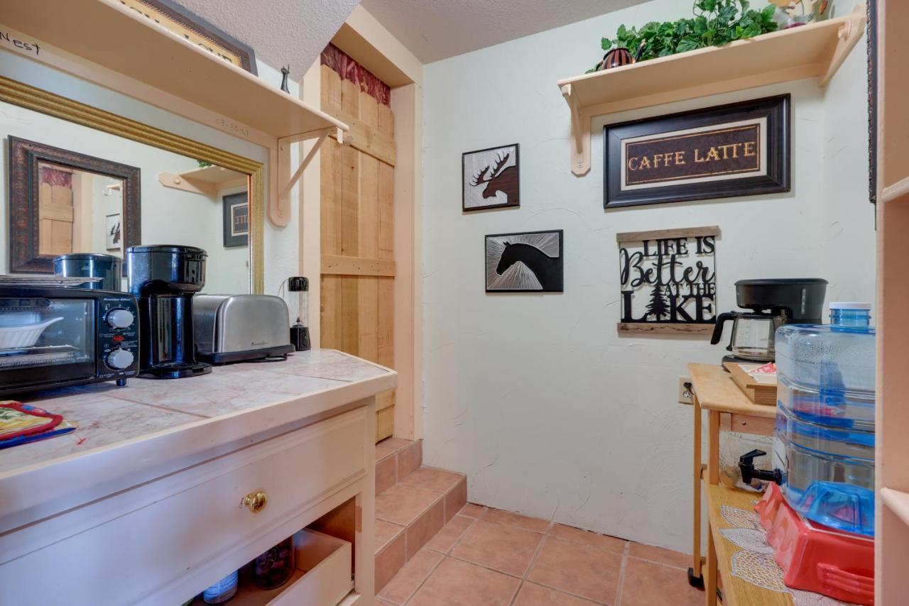 Exotic Home With Patio And Grill Walk To Canyon Lake! Exterior foto