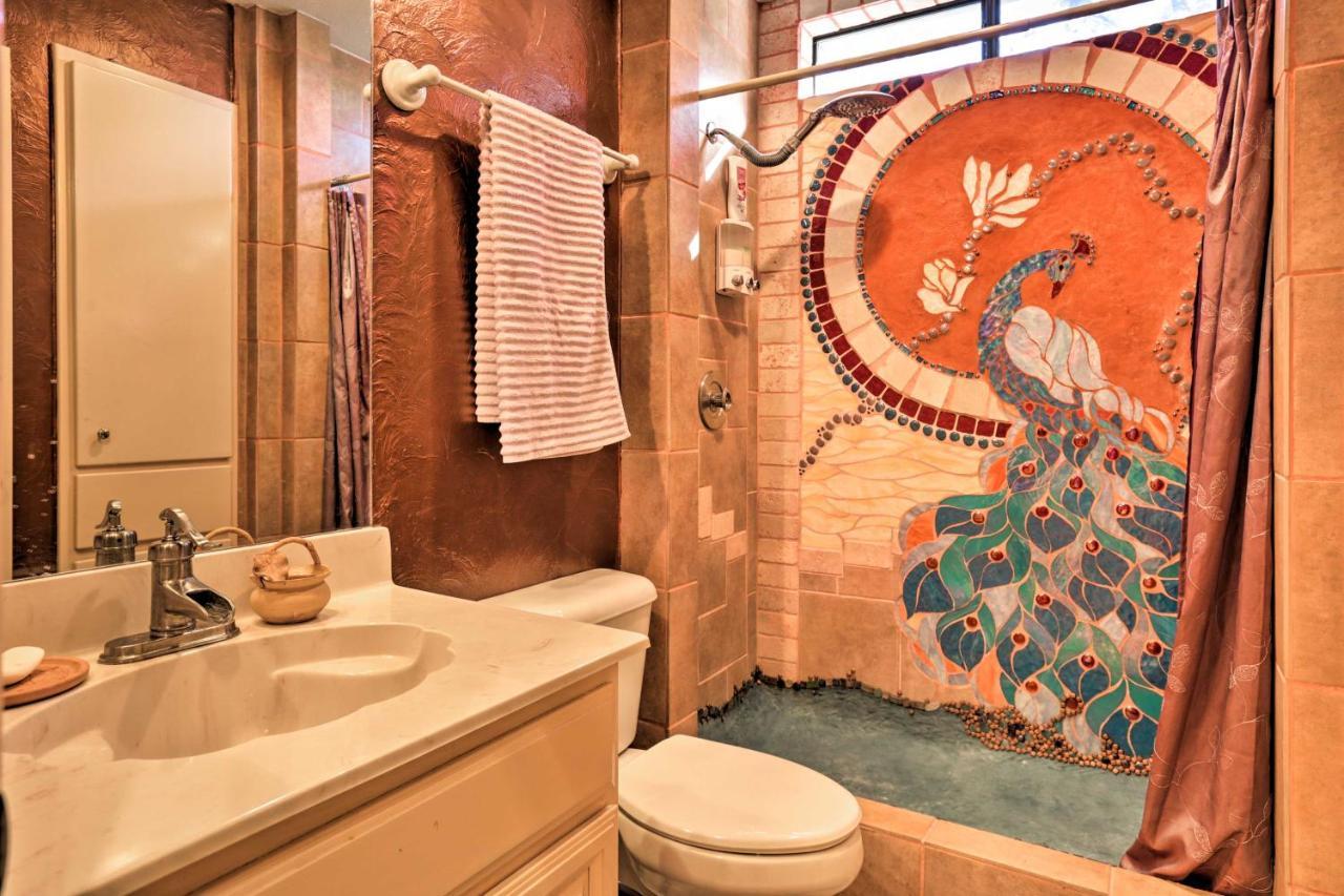 Exotic Home With Patio And Grill Walk To Canyon Lake! Exterior foto