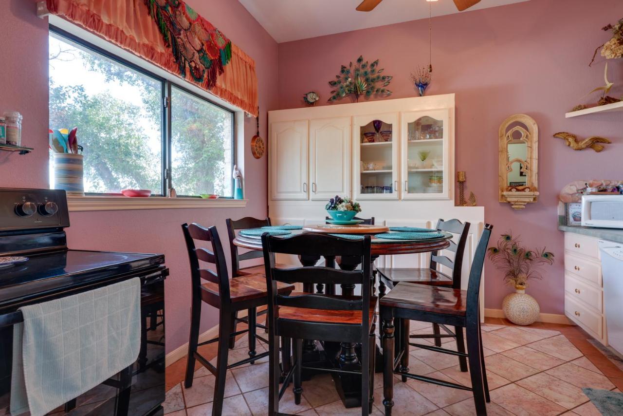 Exotic Home With Patio And Grill Walk To Canyon Lake! Exterior foto