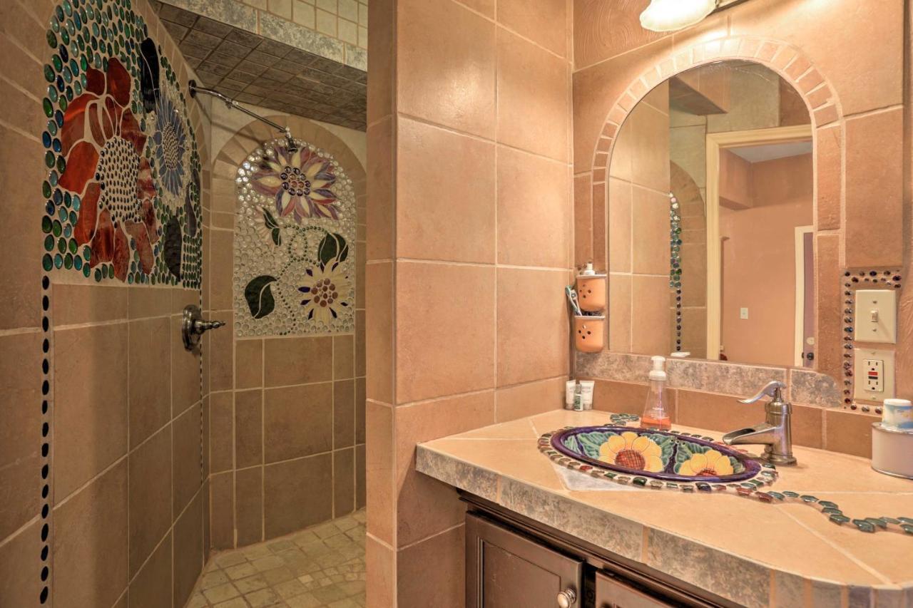 Exotic Home With Patio And Grill Walk To Canyon Lake! Exterior foto