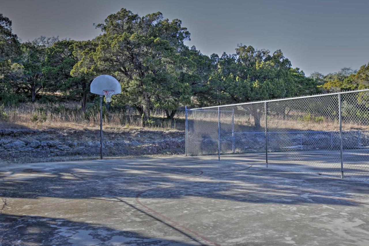 Exotic Home With Patio And Grill Walk To Canyon Lake! Exterior foto